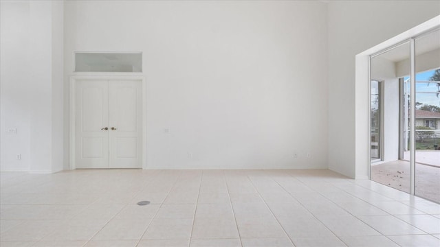 empty room with light tile patterned flooring