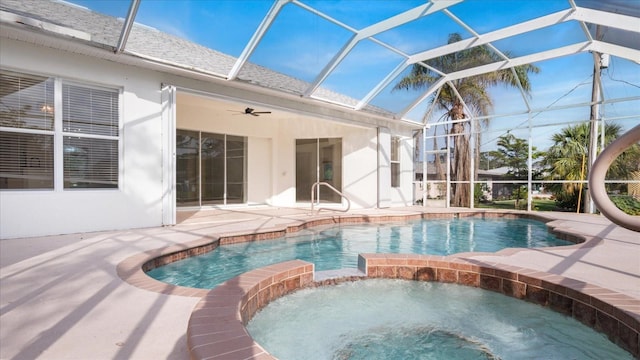 view of pool featuring a lanai, a pool with connected hot tub, a ceiling fan, and a patio