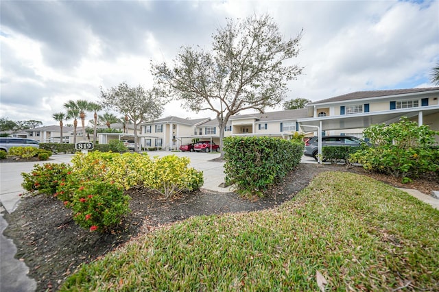 view of yard with a residential view