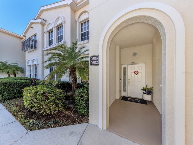 view of exterior entry featuring stucco siding