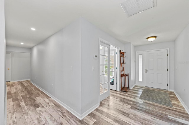 entrance foyer featuring light wood-style floors, recessed lighting, visible vents, and baseboards