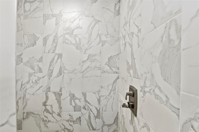 details with a tile shower