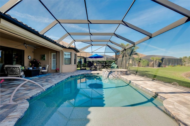 view of pool featuring a lanai, a pool with connected hot tub, a ceiling fan, and a patio