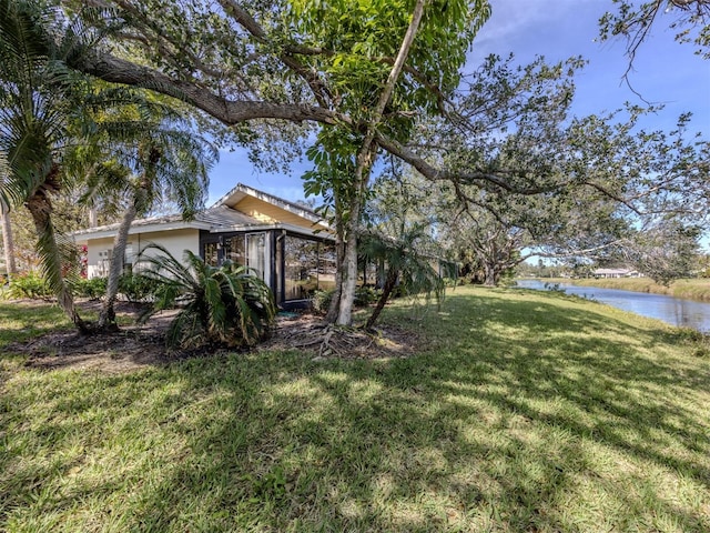 view of yard featuring a water view