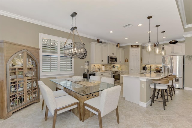 dining space featuring recessed lighting, visible vents, crown molding, and baseboards