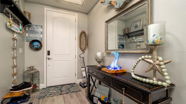 entryway featuring baseboards and wood tiled floor