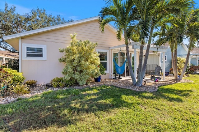 view of front of home with a patio area, a pergola, and a front yard