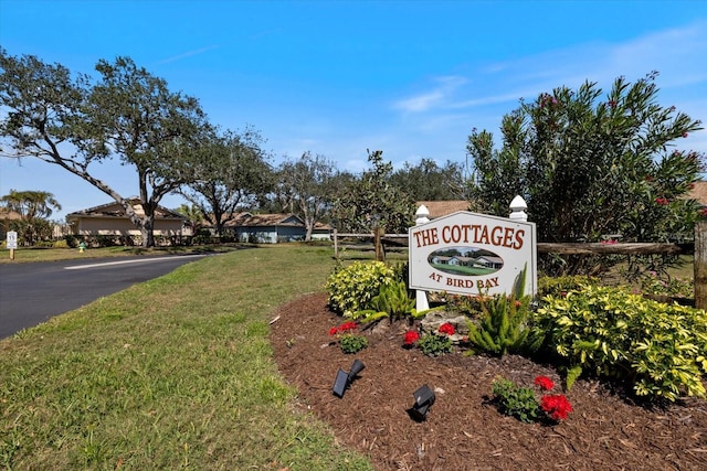 community sign featuring a lawn