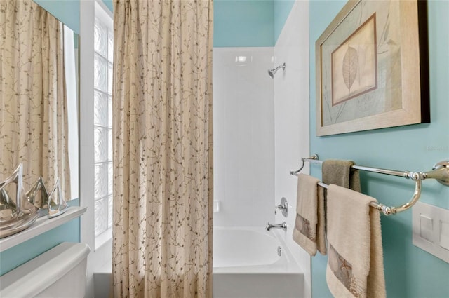 bathroom featuring toilet and shower / bath combo with shower curtain