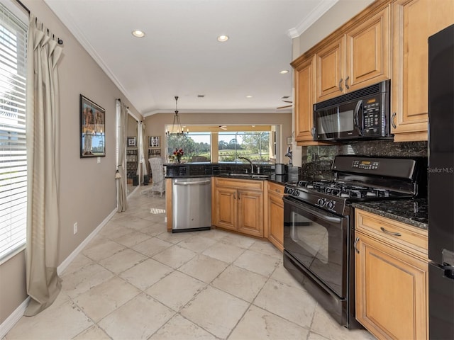 kitchen featuring crown molding, a sink, a peninsula, and black appliances