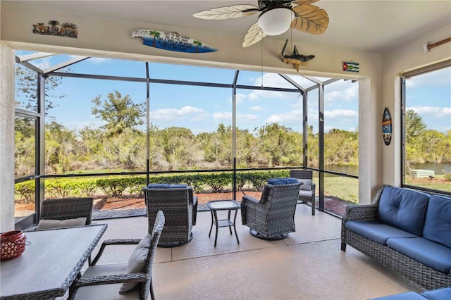 sunroom / solarium featuring a ceiling fan