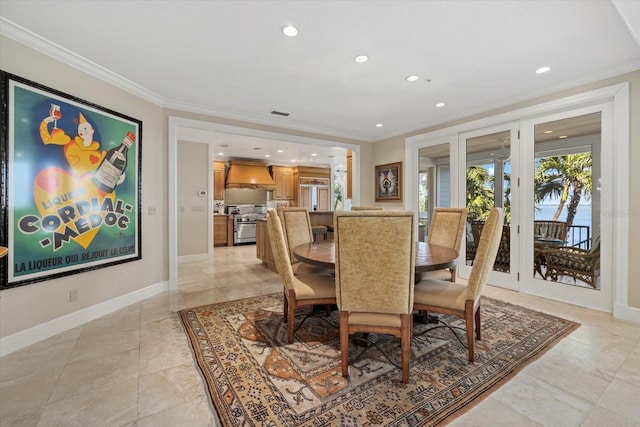 dining space featuring baseboards, recessed lighting, and crown molding