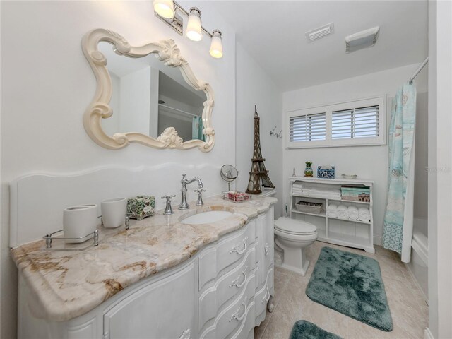 601 Apalachicola Rd, Venice, FL 34285 - full bathroom with toilet, vanity, and curtained shower