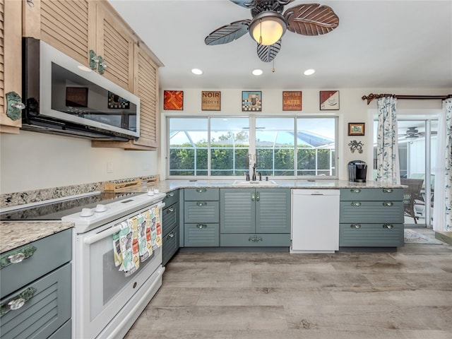 601 Apalachicola Rd, Venice, FL 34285 - kitchen with white appliances, a ceiling fan, a sink, plenty of natural light, and recessed lighting