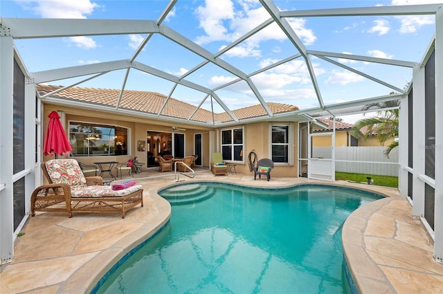 view of swimming pool featuring ceiling fan, a patio, an outdoor hangout area, fence, and a fenced in pool