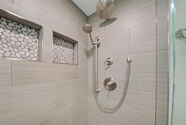 room details featuring tiled shower