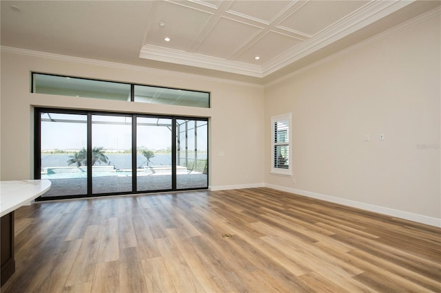 unfurnished room featuring light wood finished floors, recessed lighting, baseboards, and ornamental molding