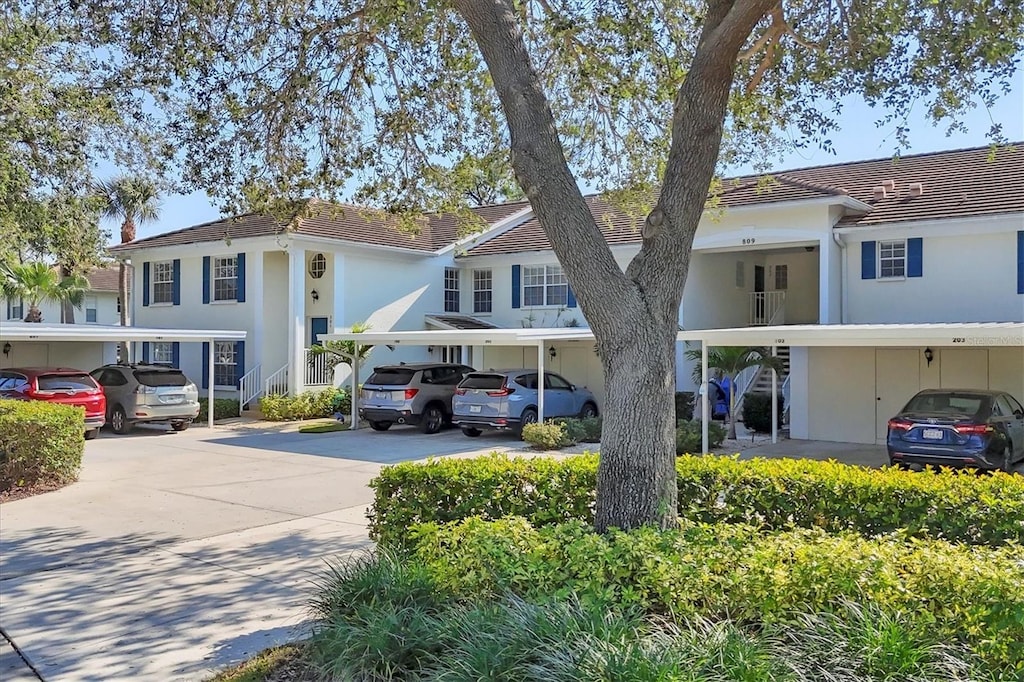 view of front of property