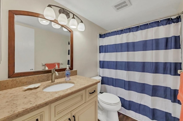 full bath featuring a shower with curtain, visible vents, vanity, and toilet