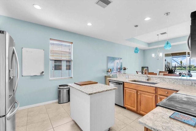 kitchen with visible vents, plenty of natural light, appliances with stainless steel finishes, and a sink