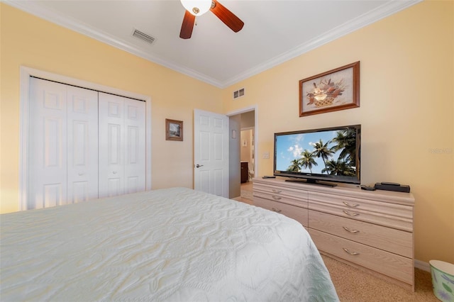 bedroom featuring visible vents, light colored carpet, ceiling fan, ornamental molding, and a closet