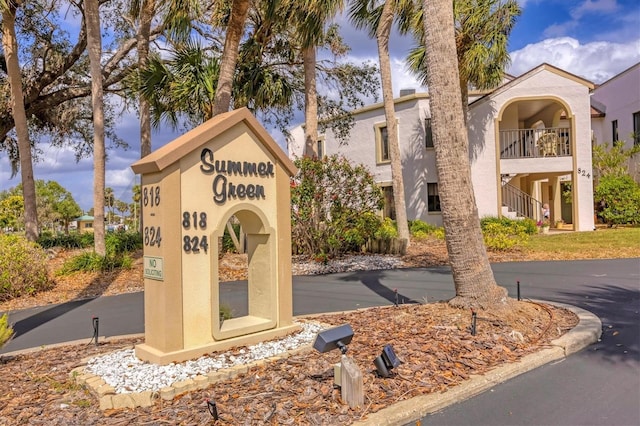 view of community / neighborhood sign