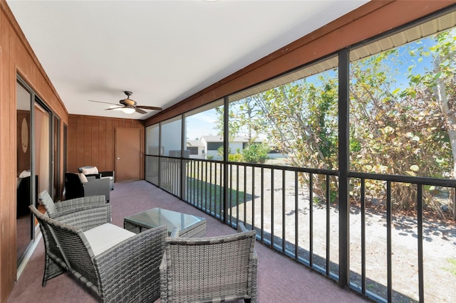 sunroom with ceiling fan