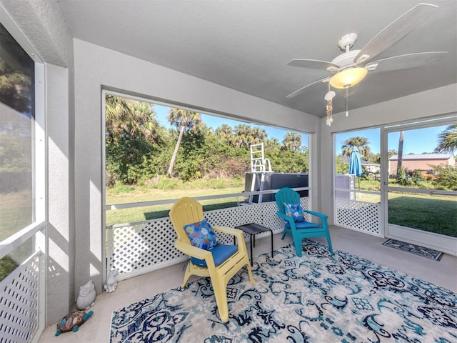 sunroom / solarium featuring a ceiling fan