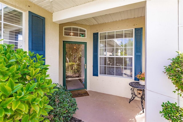 property entrance featuring stucco siding