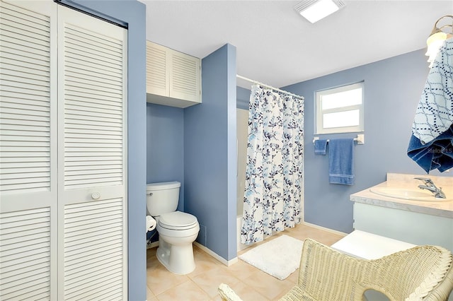 bathroom with tile patterned floors, a shower with curtain, toilet, a closet, and baseboards