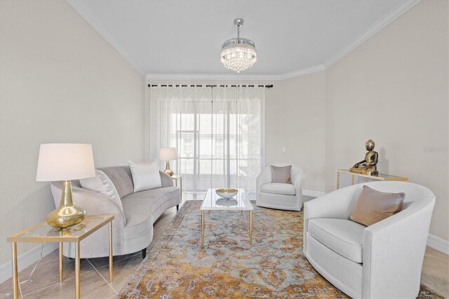 living area with baseboards, ornamental molding, and a notable chandelier