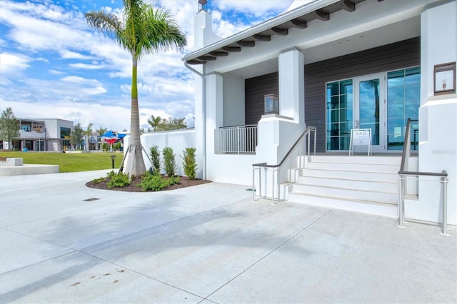 entrance to property featuring a porch