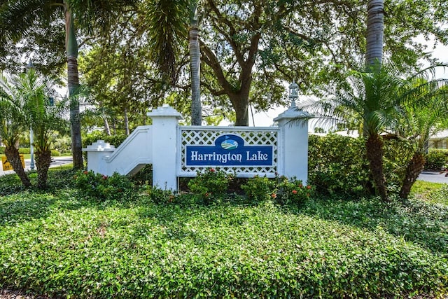 view of community / neighborhood sign