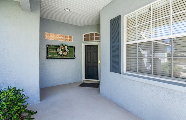 property entrance featuring stucco siding