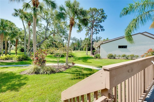 view of property's community featuring a lawn