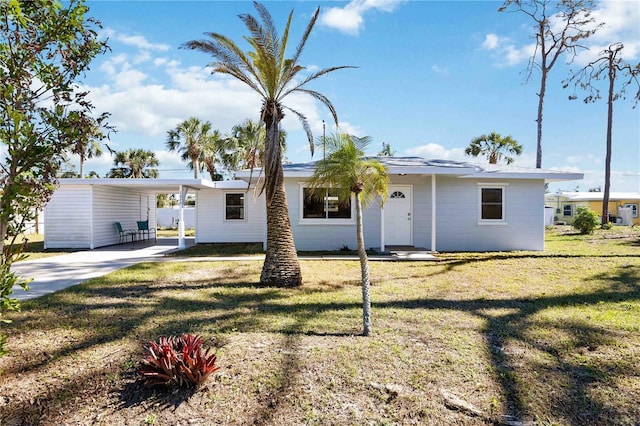 view of front of home featuring a front yard, concrete driveway, and a carport