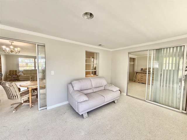 living area with visible vents, baseboards, an inviting chandelier, carpet, and crown molding