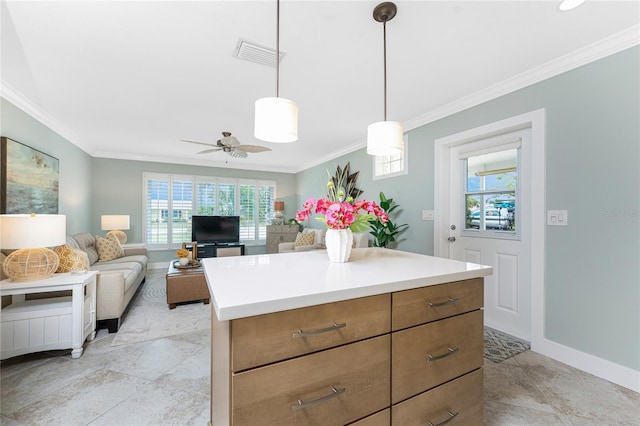 kitchen featuring visible vents, crown molding, and baseboards