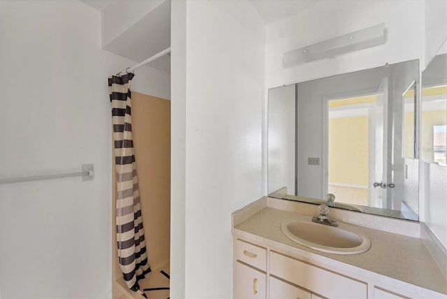 full bathroom featuring vanity and a shower with shower curtain