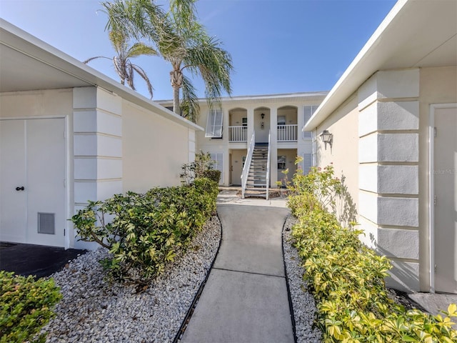 view of exterior entry with stucco siding