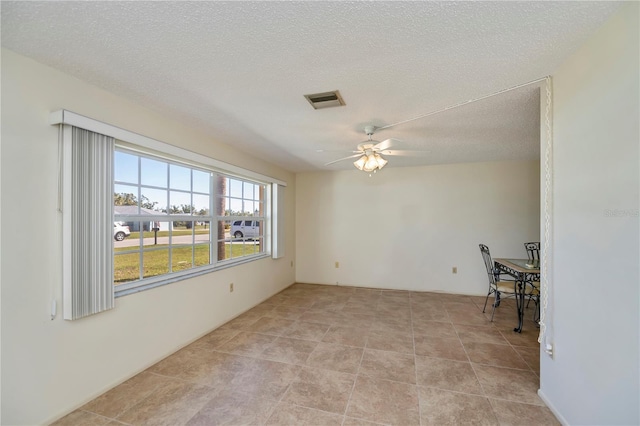 358 Pineview Dr, Venice, FL 34293 - spare room with visible vents, a textured ceiling, and a ceiling fan