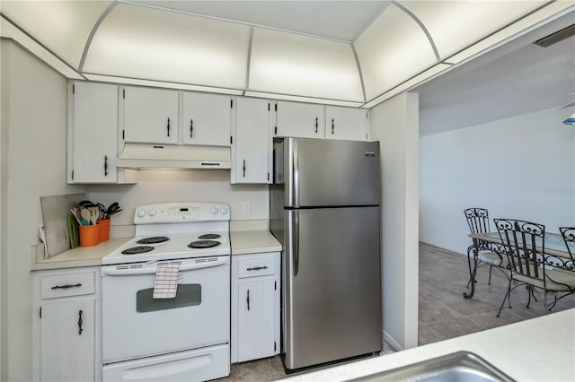 358 Pineview Dr, Venice, FL 34293 - kitchen with freestanding refrigerator, white electric range, under cabinet range hood, and light countertops