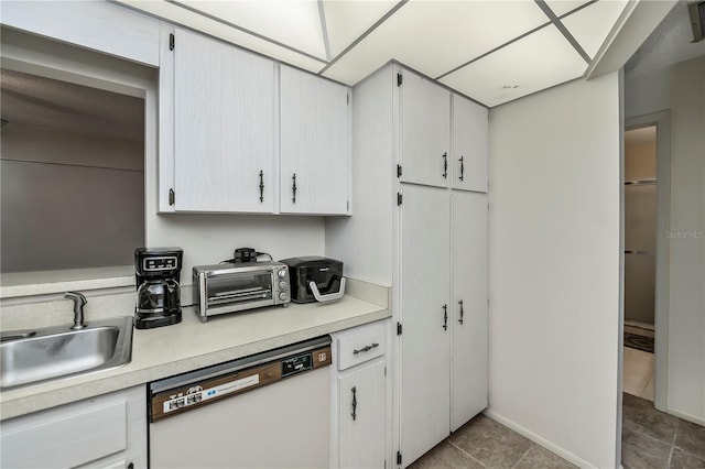 358 Pineview Dr, Venice, FL 34293 - kitchen with a toaster, a sink, light countertops, and white dishwasher