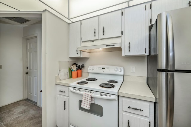 358 Pineview Dr, Venice, FL 34293 - kitchen with under cabinet range hood, light countertops, freestanding refrigerator, and white range with electric cooktop
