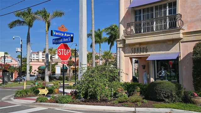 358 Pineview Dr, Venice, FL 34293 - details with stucco siding