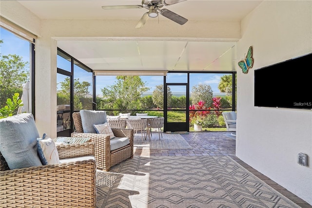 sunroom / solarium featuring a ceiling fan
