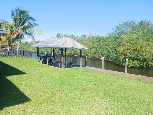 view of yard featuring a water view