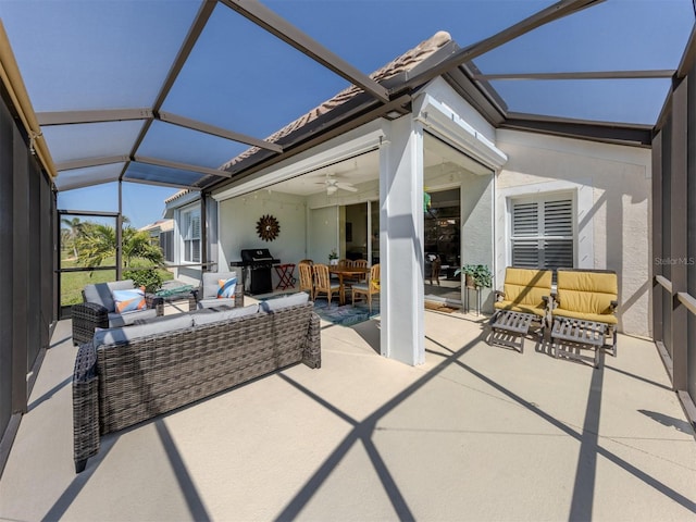 sunroom featuring a ceiling fan