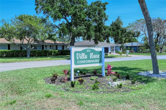 community sign with a lawn