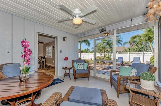 sunroom with ceiling fan